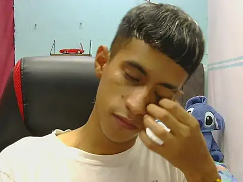 Snapshot of Angelstripboy chatting on 05.09.26 Angelstripboy online show from 05.09.26