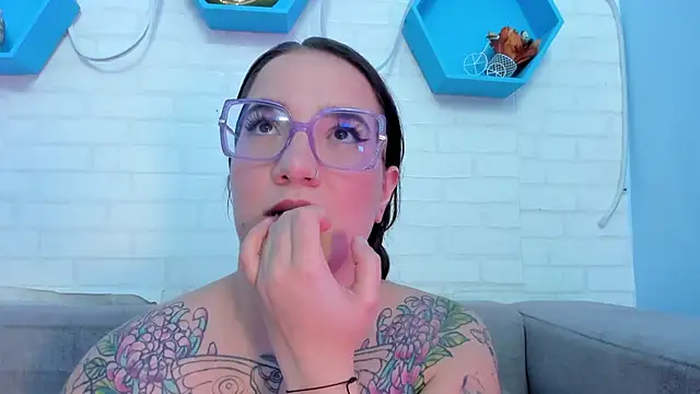 Snapshot of DEVA_BLUE_ chatting on 01.28.25 DEVA BLUE  online show from 01.28.25