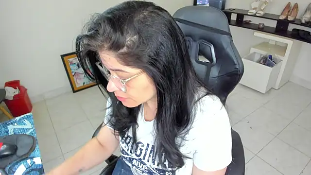 BellaFlaming online show from 05.04.26