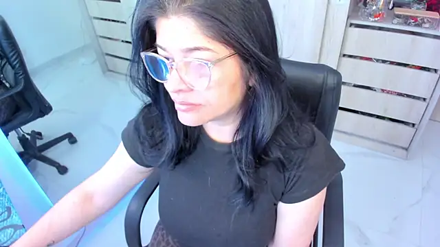 Snapshot of BellaFlaming chatting on 06.25.26 BellaFlaming online show from 06.25.26