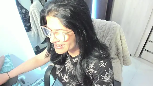 Snapshot of BellaFlaming chatting on 08.05.26 BellaFlaming online show from 08.05.26