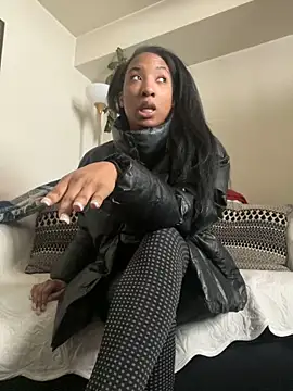 Snapshot of Iceblanca chatting on 02.28.25 Iceblanca online show from 02.28.25