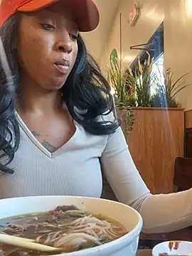 Snapshot of Iceblanca chatting on 10.05.25 Iceblanca online show from 10.05.25