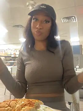 Snapshot of Iceblanca chatting on 10.18.25 Iceblanca online show from 10.18.25