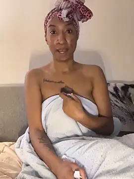 Snapshot of Iceblanca chatting on 10.27.25 Iceblanca online show from 10.27.25