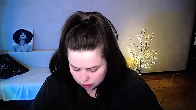 Snapshot of Emily_Mo chatting on 06.03.26 Emily Mo online show from 06.03.26