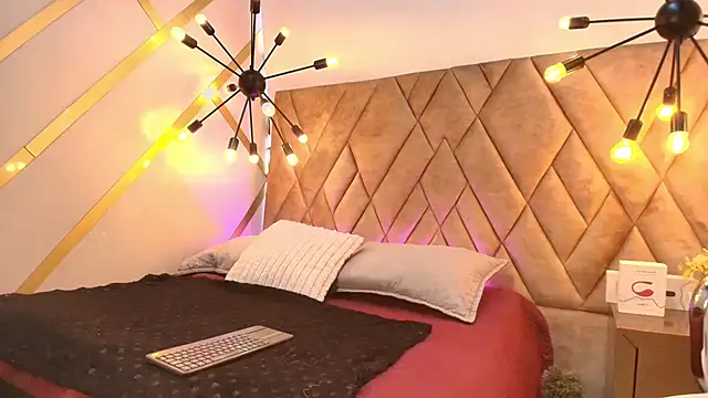 mia thompsonn  online show from 07.16.26