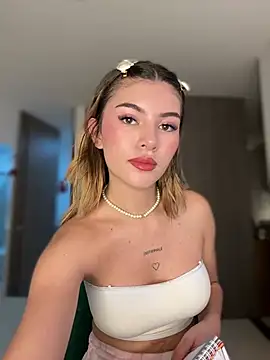 Snapshot of Your_Honeey chatting on 01.15.25 Your Honeey online show from 01.15.25