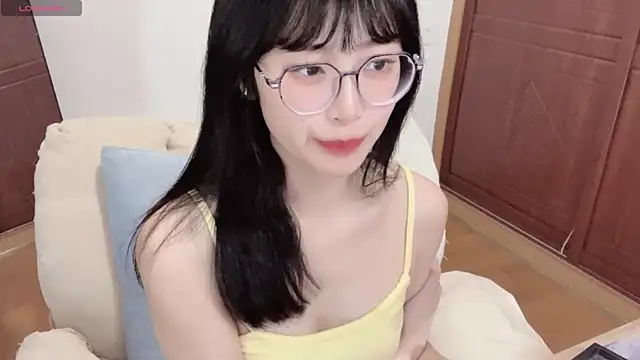 Snapshot of 4uoki chatting on 03.22.25 4uoki online show from 03.22.25