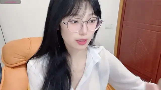 Snapshot of 4uoki chatting on 09.28.25 4uoki online show from 09.28.25