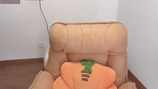 Snapshot of 4uoki chatting on 11.15.25 4uoki online show from 11.15.25