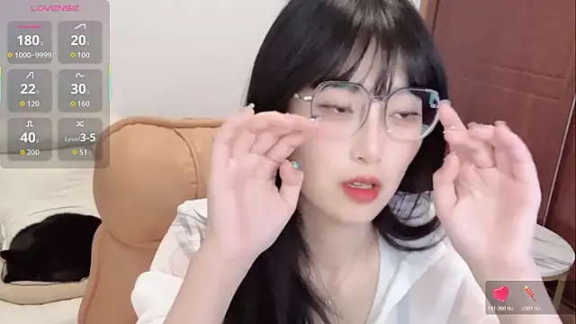 Snapshot of 4uoki chatting on 11.28.25 4uoki online show from 11.28.25