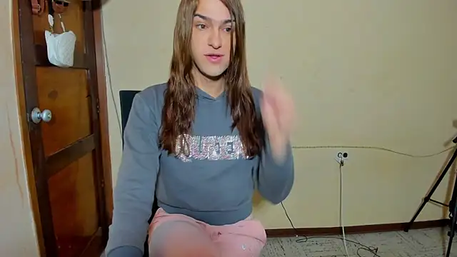 Snapshot of sweet1Girl chatting on 10.13.25 sweet1Girl online show from 10.13.25