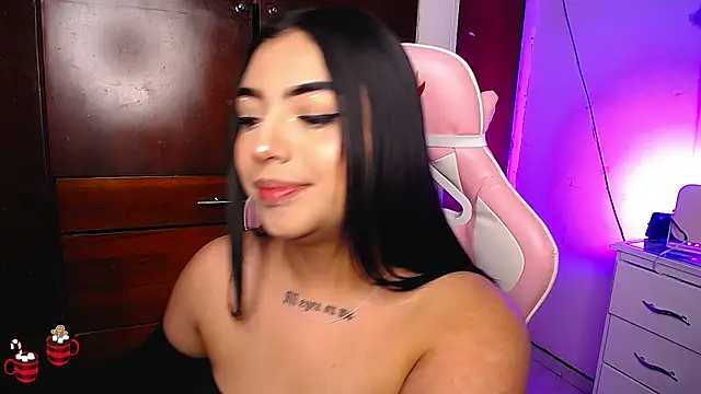 Snapshot of eva_six chatting on 01.04.25 eva six online show from 01.04.25