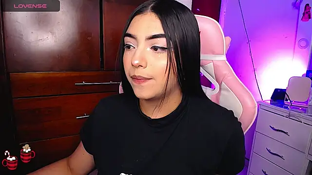 Snapshot of eva_six chatting on 01.06.25 eva six online show from 01.06.25