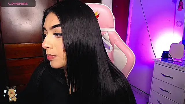 Snapshot of eva_six chatting on 01.17.25 eva six online show from 01.17.25