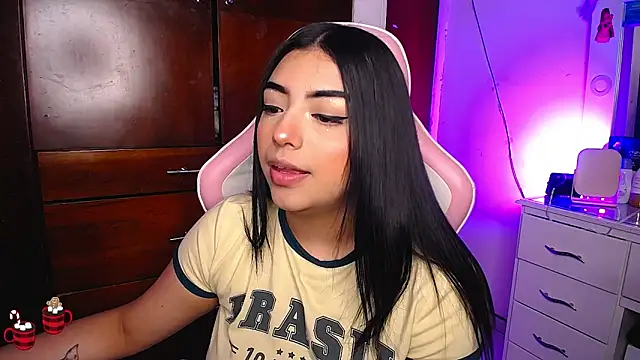 Snapshot of eva_six chatting on 02.12.25 eva six online show from 02.12.25