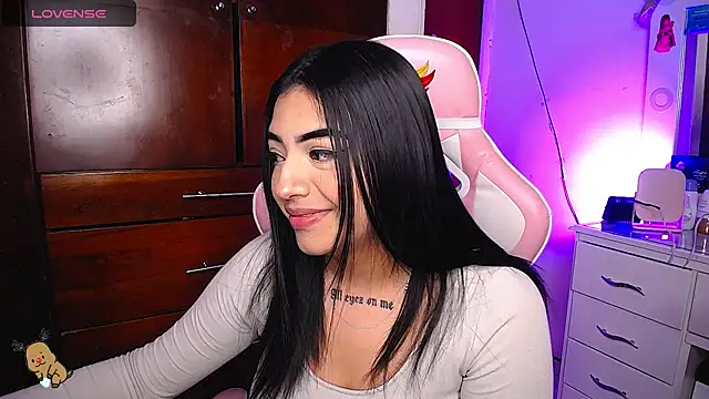 Snapshot of eva_six chatting on 02.14.25 eva six online show from 02.14.25