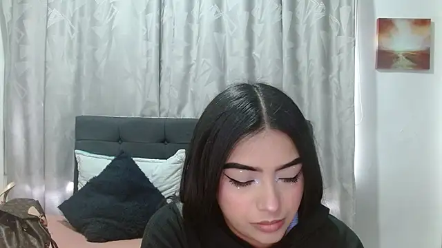 Snapshot of eva_six chatting on 10.13.25 eva six online show from 10.13.25