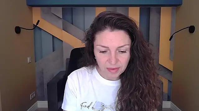 EllaLong online show from 10.03.25