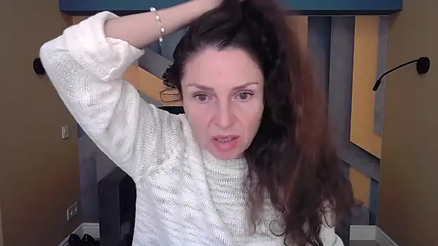 EllaLong online show from 10.09.25