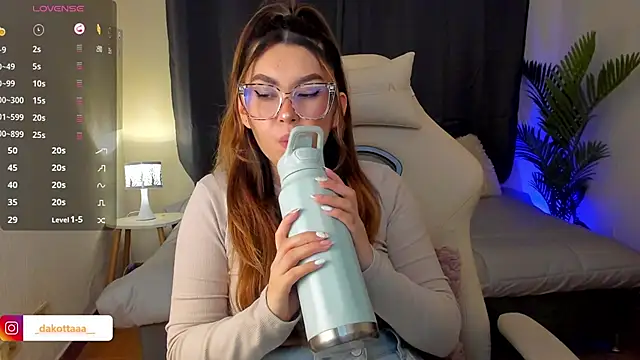 dakottaa  online show from 10.22.25