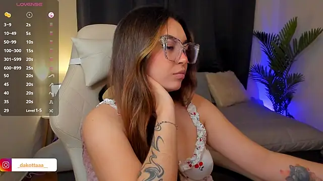 dakottaa  online show from 11.15.25