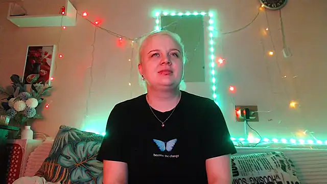 Snapshot of Karolina_love_ chatting on 12.22.24 Karolina love online show from 12.22.24