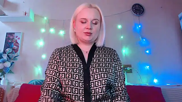 Snapshot of Karolina_love_ chatting on 12.31.24 Karolina love online show from 12.31.24