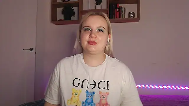 Snapshot of Karolina_love_ chatting on 11.21.25 Karolina love online show from 11.21.25