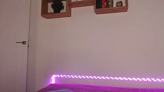 Snapshot of Karolina_love_ chatting on 11.23.25 Karolina love online show from 11.23.25