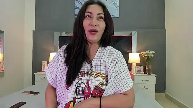 Lauralove 69 online show from 11.19.25