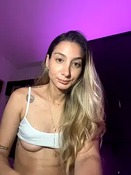 Snapshot of DanikRosse chatting on 12.03.25 DanikRosse online show from 12.03.25