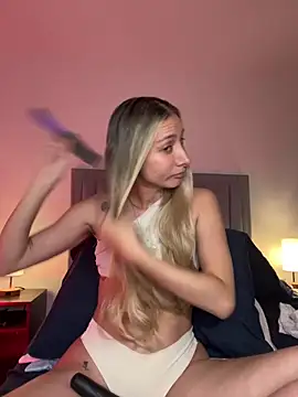 Snapshot of DanikRosse chatting on 02.24.26 DanikRosse online show from 02.24.26