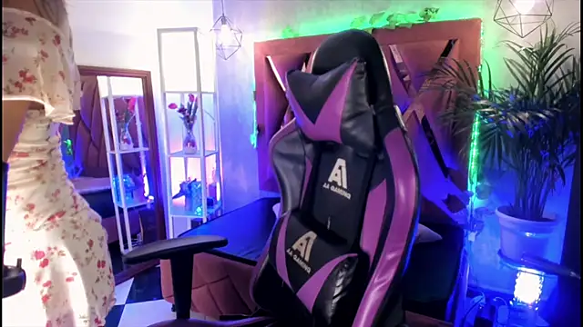 Snapshot of Megan_inked chatting on 02.19.25 Megan inked online show from 02.19.25