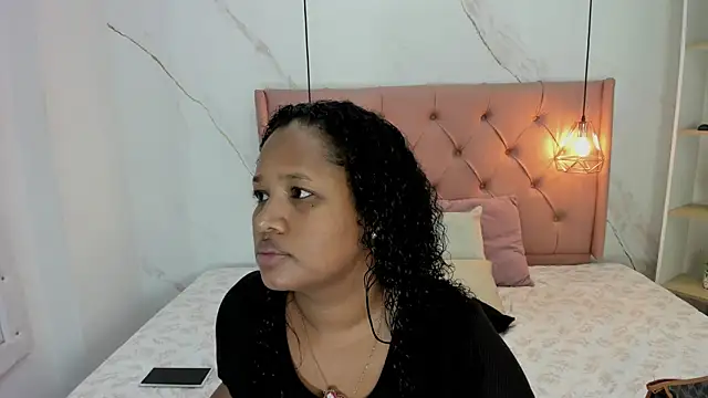Snapshot of Belle_Brunette chatting on 03.22.25 Belle Brunette online show from 03.22.25