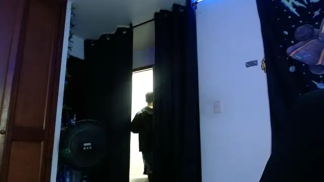 Snapshot of shy_katy_ chatting on 12.19.24 shy katy online show from 12.19.24