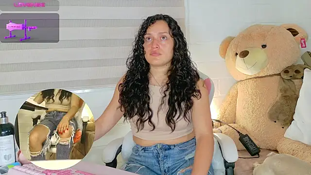 Snapshot of megan_doll2 chatting on 04.30.26 megan doll2 online show from 04.30.26
