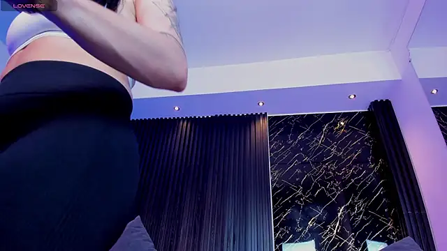 charlottewhitte online show from 09.16.25