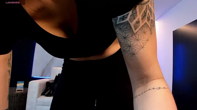 charlottewhitte online show from 02.10.26