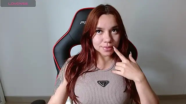 Snapshot of samantha_tattu chatting on 12.23.24 samantha tattu online show from 12.23.24