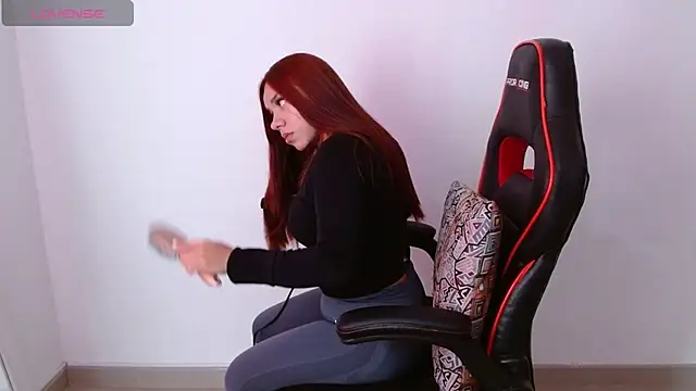 Snapshot of samantha_tattu chatting on 03.04.25 samantha tattu online show from 03.04.25