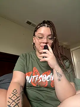 QueenNuttCollector online show from 11.19.25