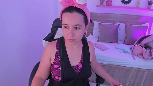 izaro22 online show from 10.16.25