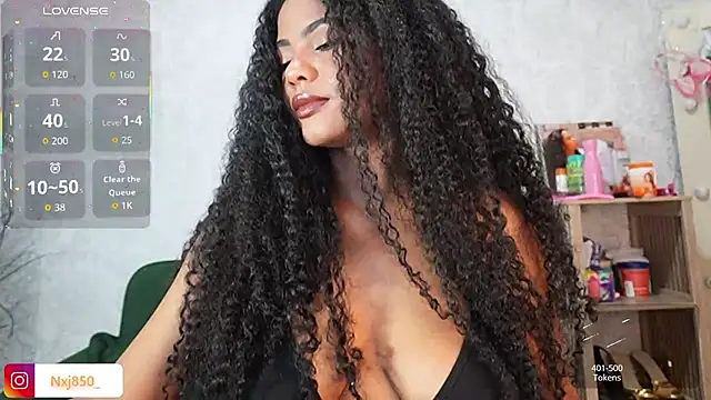 HOTBLACKANDWHITE2 online show from 02.01.26