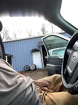 Snapshot of Themechanic420 chatting on 12.17.24 Themechanic420 online show from 12.17.24