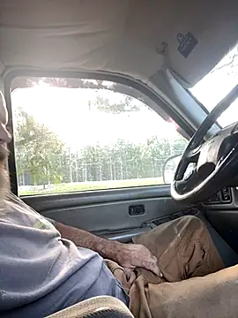 Snapshot of Themechanic420 chatting on 10.01.25 Themechanic420 online show from 10.01.25