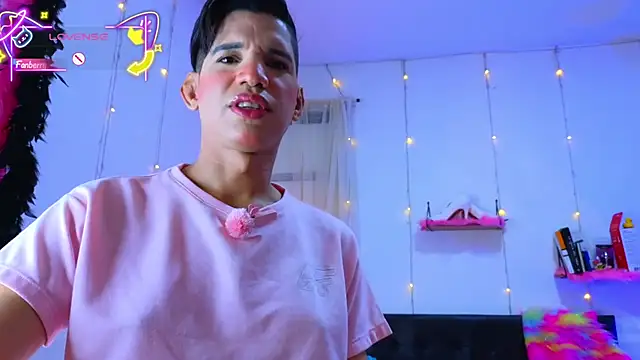 Snapshot of Ariel_Femboy_ chatting on 02.08.26 Ariel Femboy online show from 02.08.26