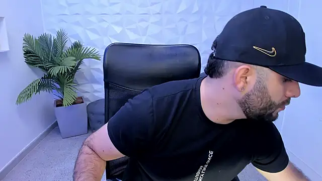 Snapshot of jhon_bear03 chatting on 02.07.25 jhon bear03 online show from 02.07.25