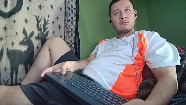 Snapshot of sweet_cock28 chatting on 05.15.26 sweet cock28 online show from 05.15.26